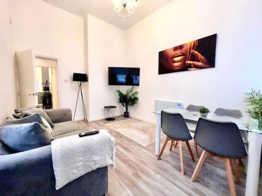 Novanest Lovely Two Bedroom *