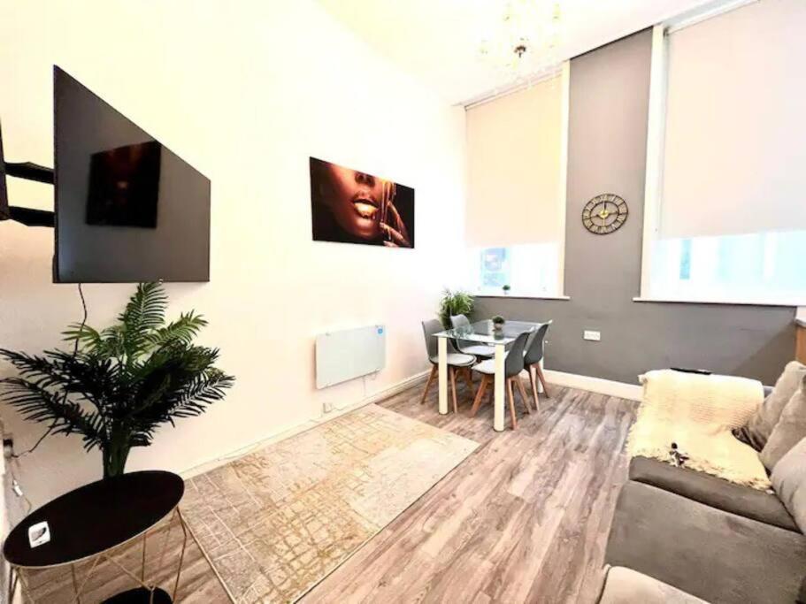 Novanest Lovely Two Bedroom Apartment Liverpool