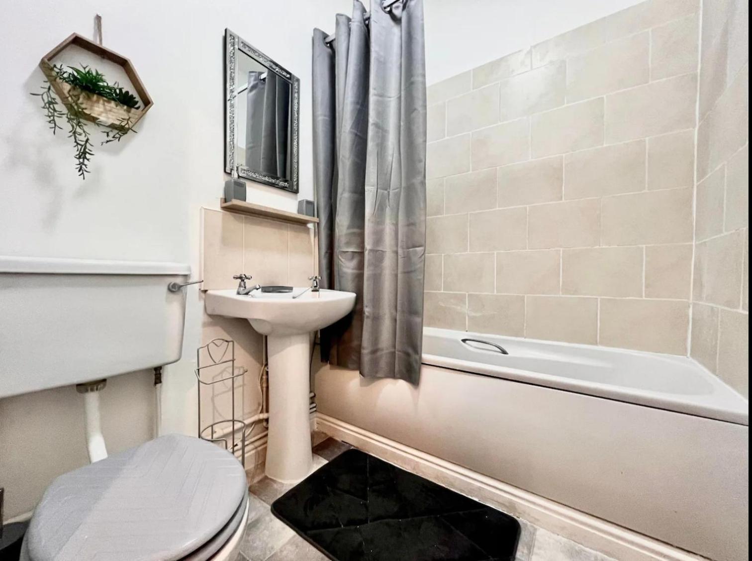 Novanest Lovely Two Bedroom Liverpool
